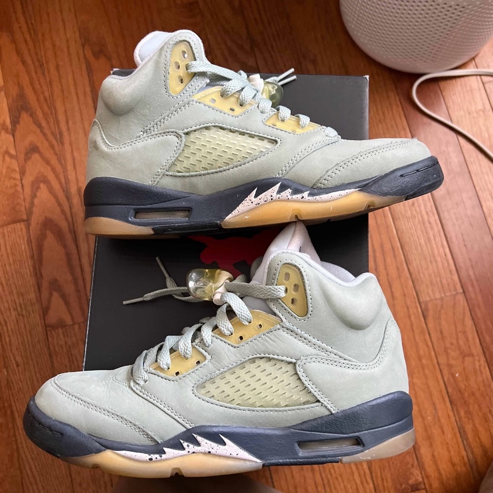 Air Jordan 5 Retro GS ‘Jade Horizon’ Size: Youth/Men= 6, Women’s= 7.5